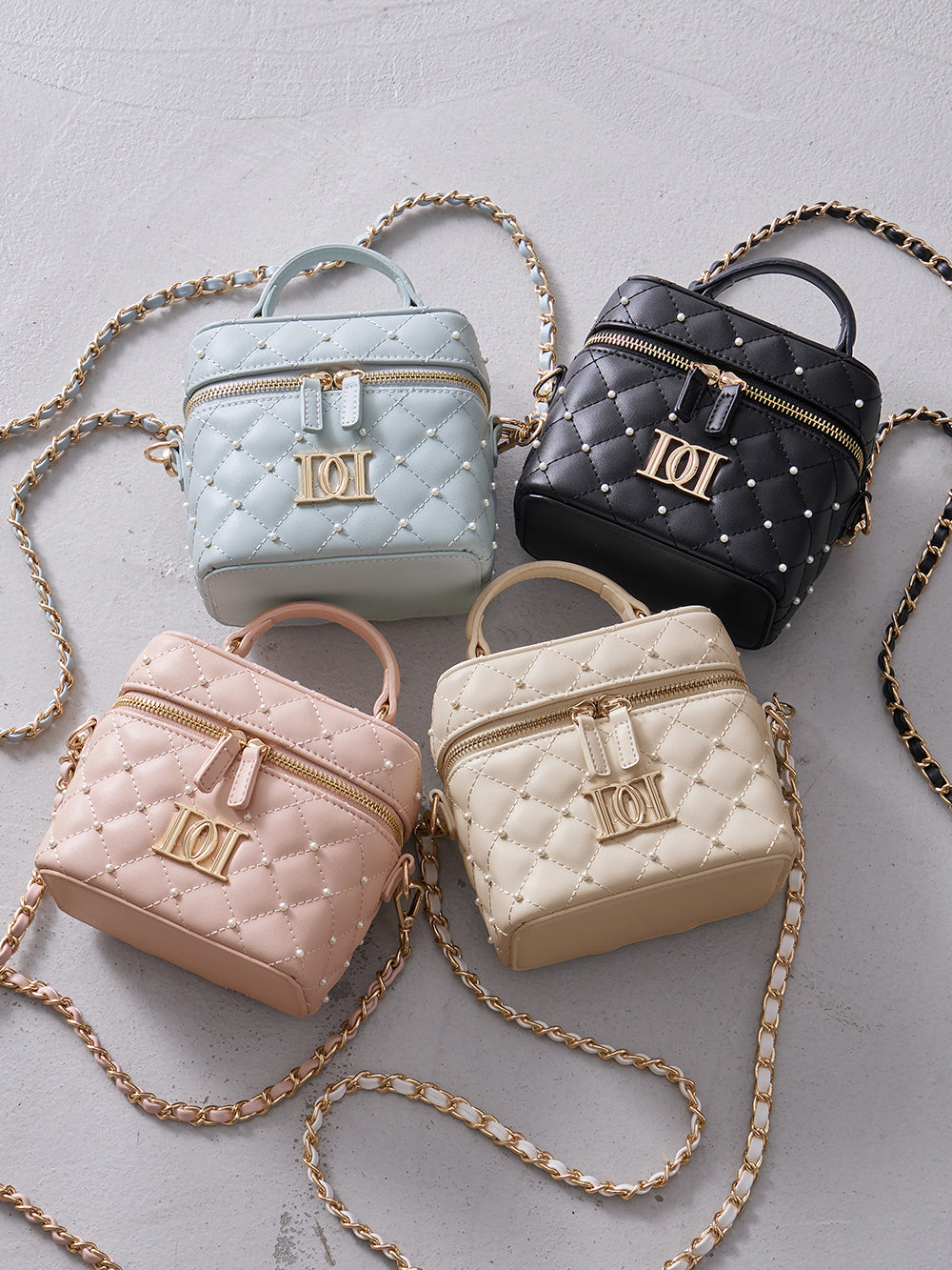 ゴールドパーツ】キルティングパールスクエアミニバッグ – Darich