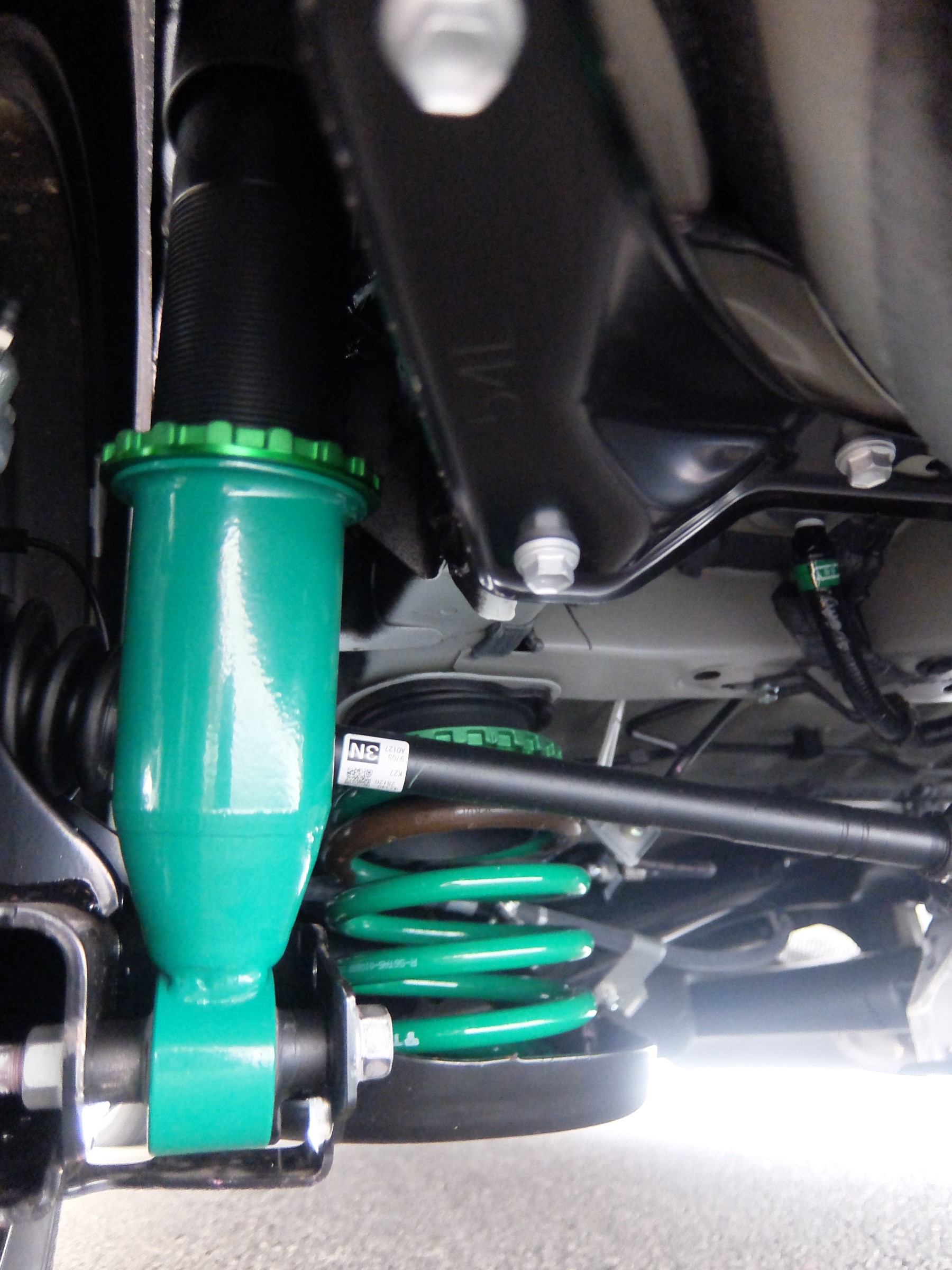 トヨタ・ヴォクシー・ZRR85W】TEIN車高調＆EDFC取付けをしました