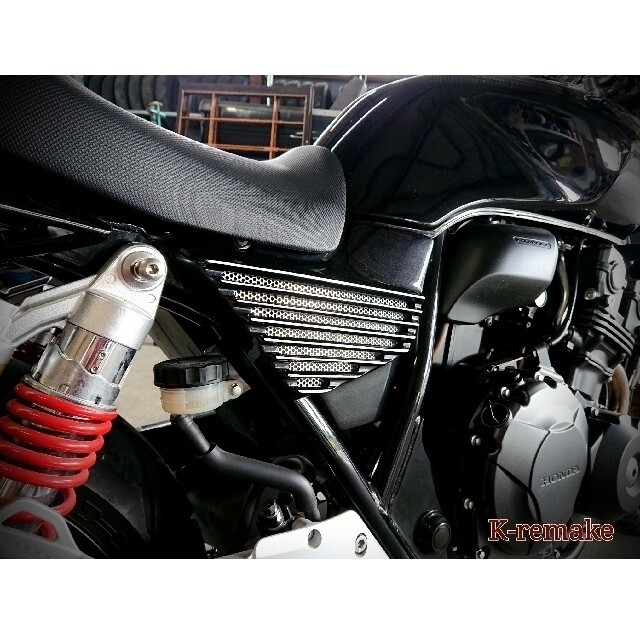 ☆CB400SF/SB NC39/NC42 アルフィンサイドカバー黒☆の通販 by K