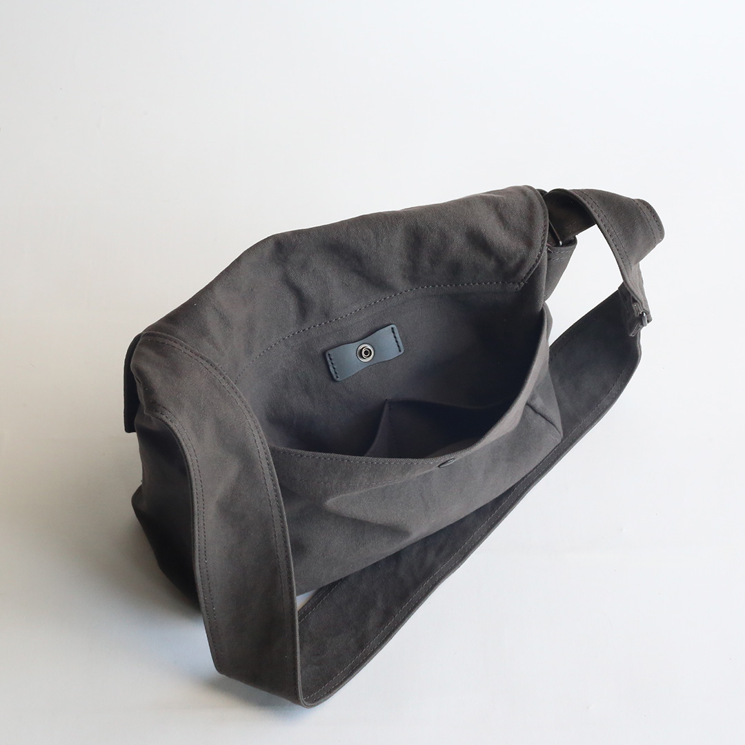 備長炭染め帆布ショルダーバッグ(S) | 香久山鞄