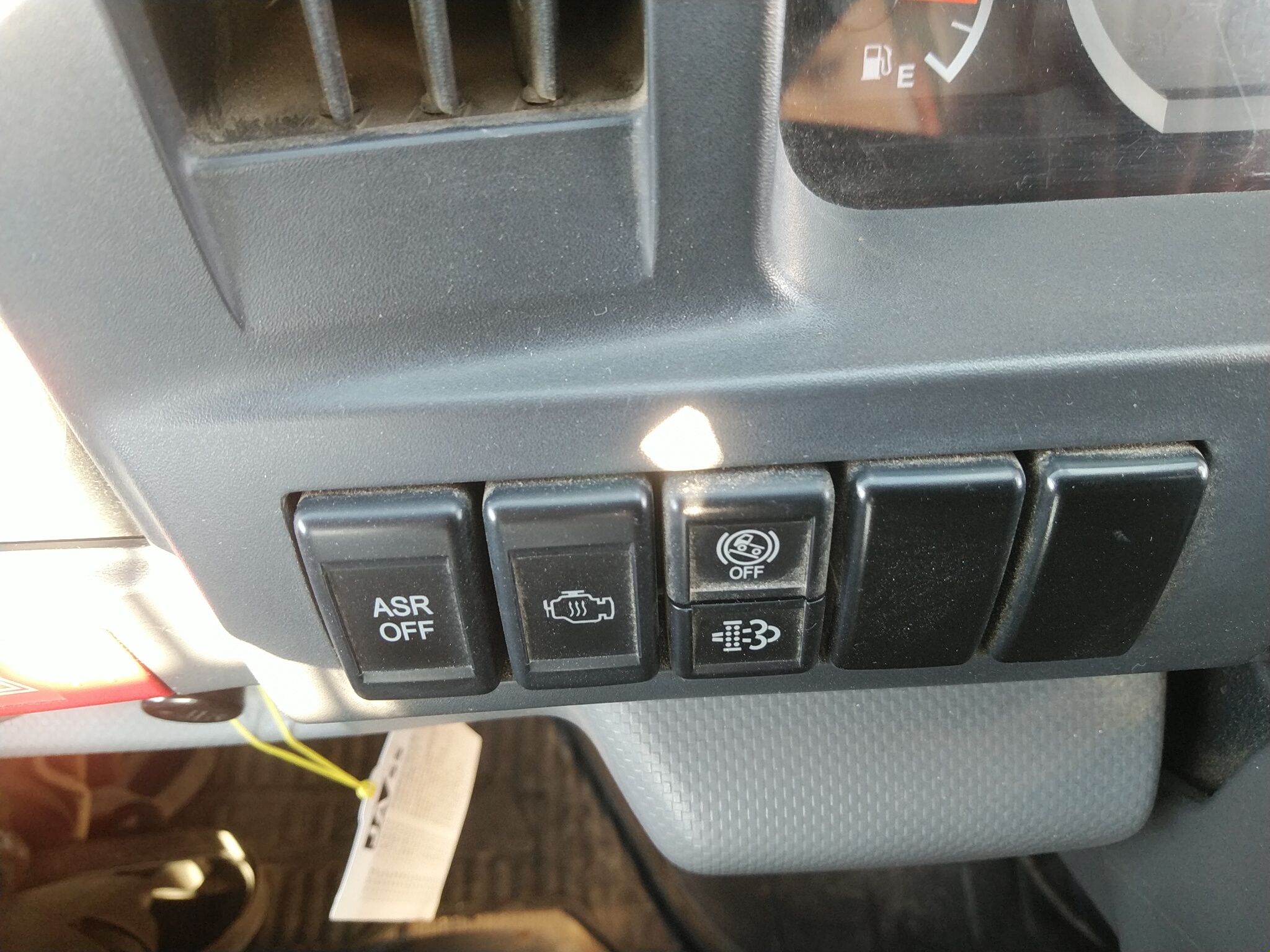 いすゞ エルフ DPDチェックランプ点灯の恐怖 - 増高自動車工業有限会社