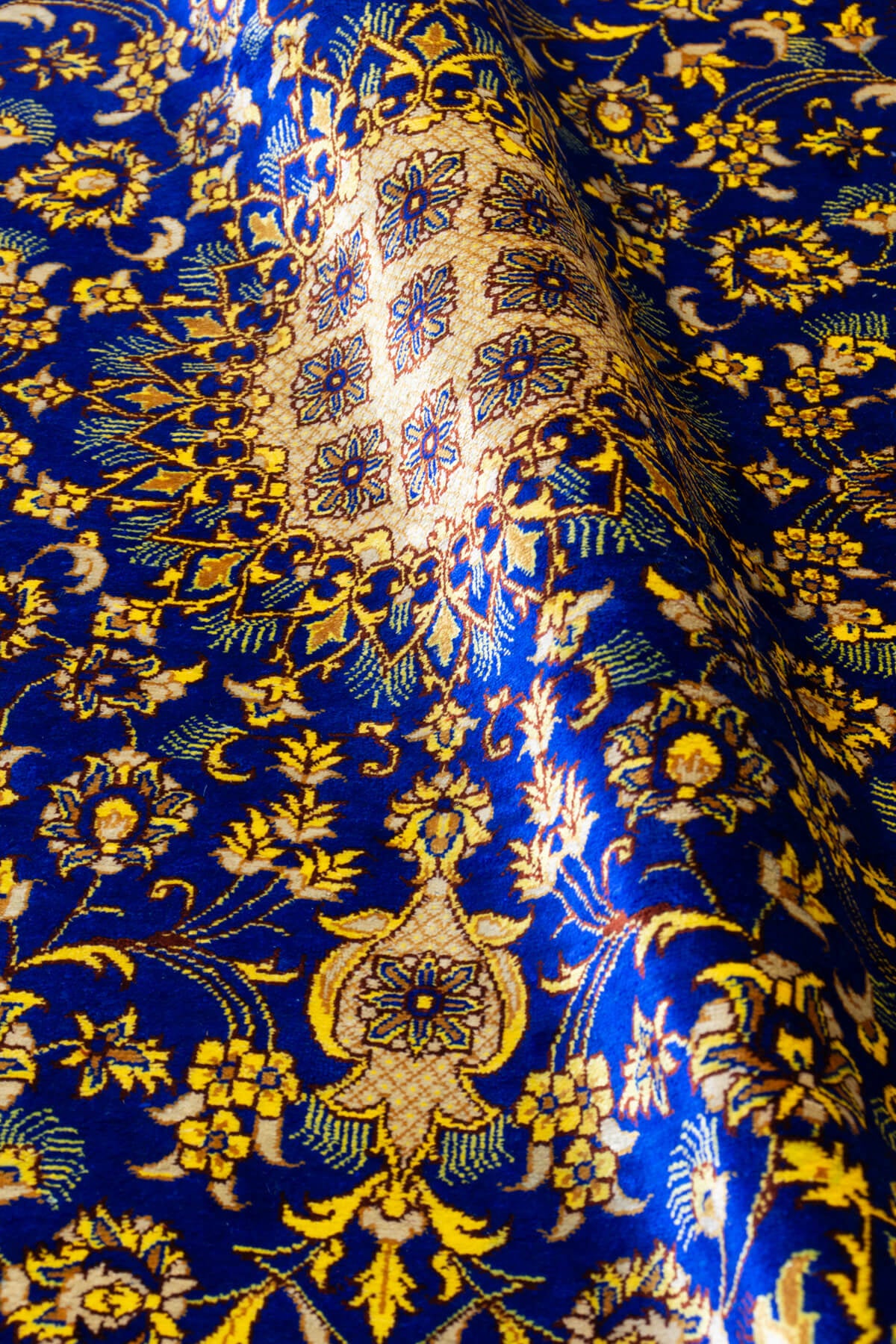 ペルシャ絨毯 クム産 約59cm x 89cm シルク｜SATHI RUGS