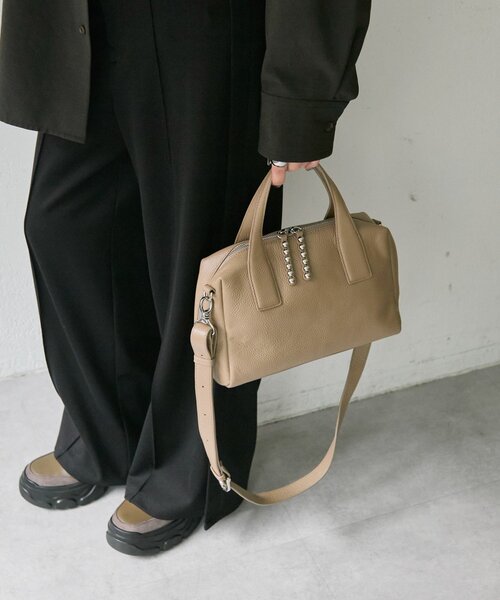 ear PAPILLONNER（イアパピヨネ）の「《本革/ショルダー付き》スタッズ