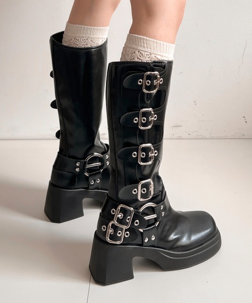 Shoes in Closet（シューズインクローゼット）の「厚底 装飾バックル付